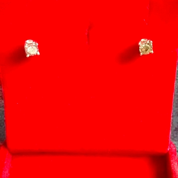 14k WG diamond stud earrings! - Picture 4 of 4